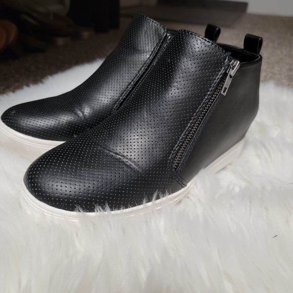 Time and Tru Shoes - Black wedge sneakers